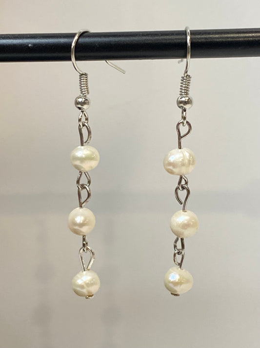 Pearl 3 earring